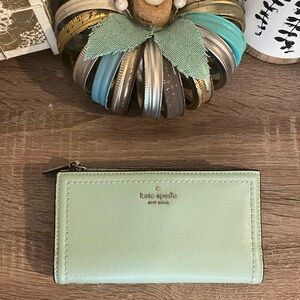 Leather Wallet with Sleek Design and Medium Size